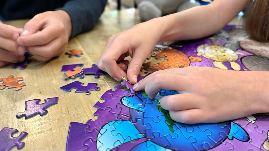 Celestial Buddies: Ależ dużo księżyców! Puzzle 500 elementów