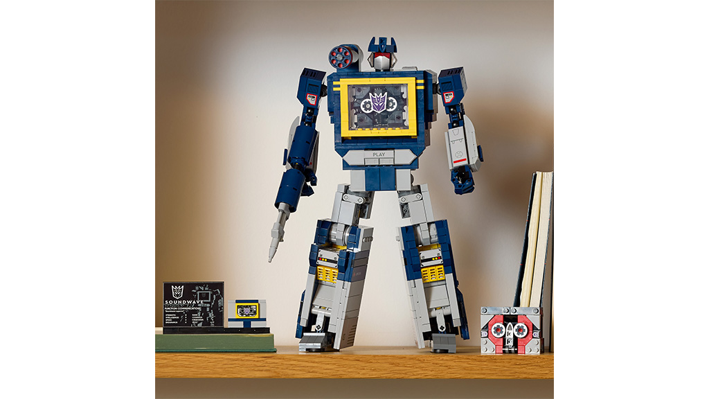 To jest jeden z najfajniejszych zestawów konstrukcyjnych LEGO Transformers Soundwave.
