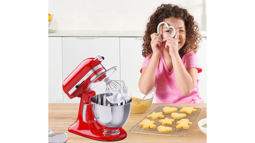 Naucz małych kucharzy gotować z kolekcją zabawkowych kuchni KitchenAid Kids