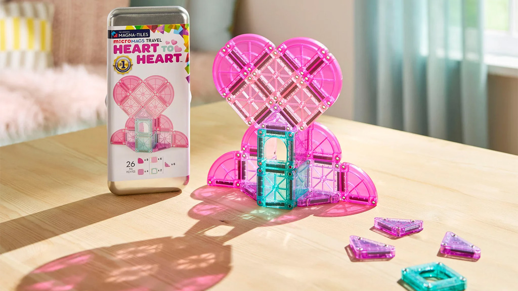 Twórz i buduj w drodze z nowymi magnetycznymi zestawami podróżnymi MAGNA-TILES!