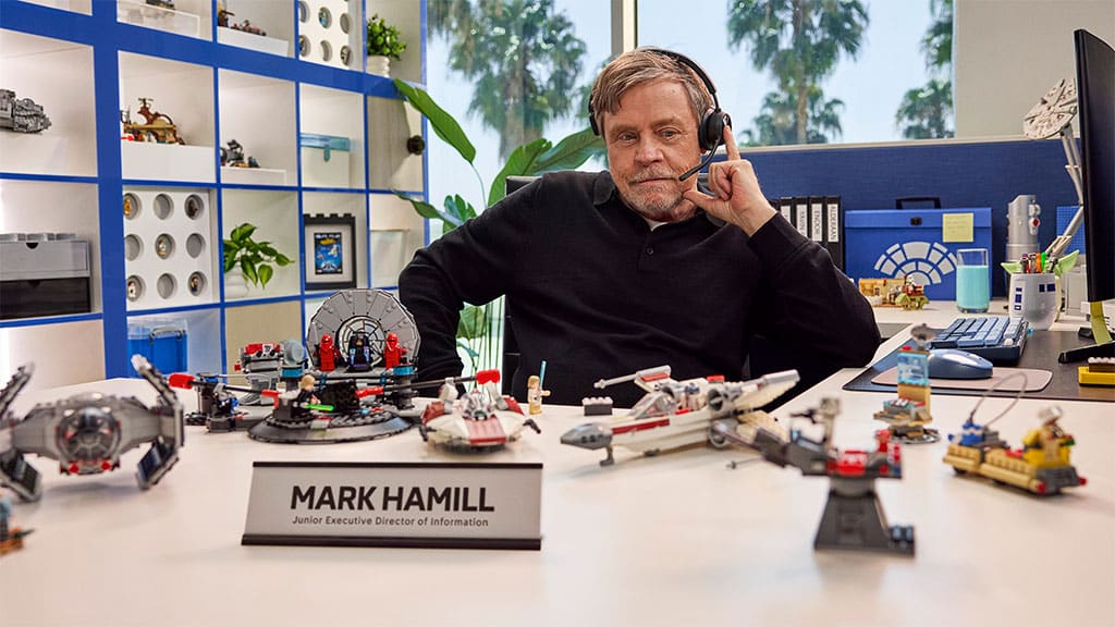 Mark Hamill dzieli się z dziećmi swoją miłością do zabawki LEGO SMART