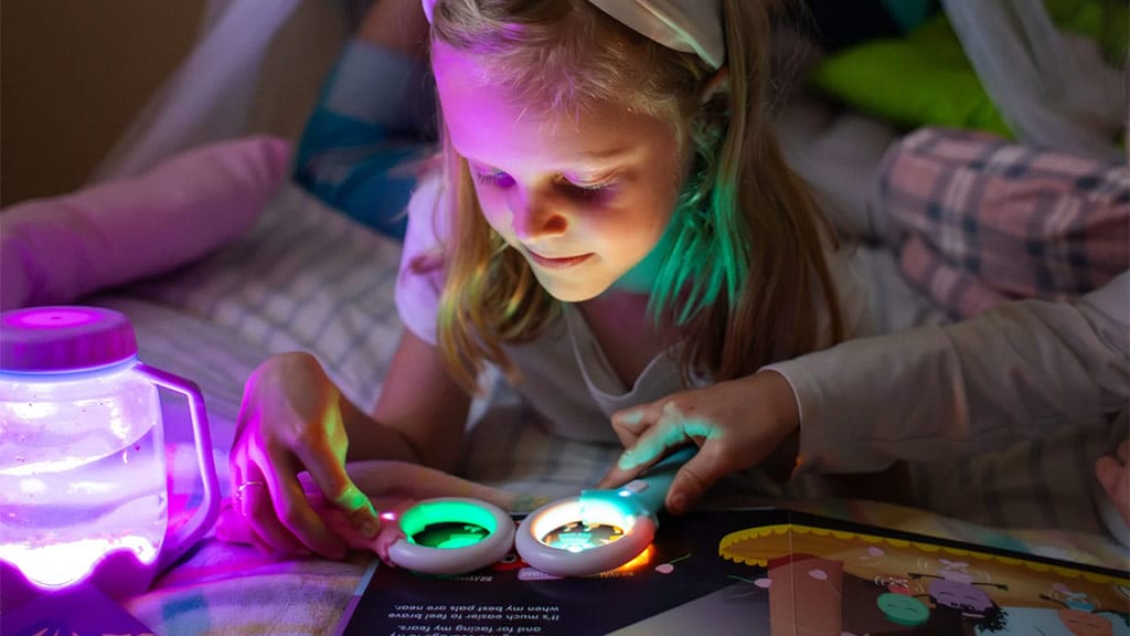 Glo Pals rozświetla opowiadanie nowymi świecącymi książkami
