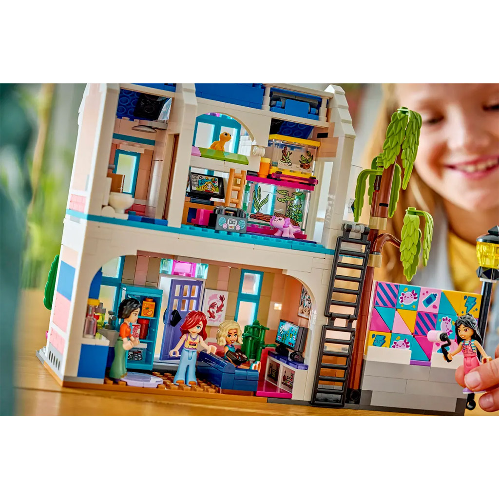 LEGO® Friends: Dom rodzinny Liann (42687) kép 7