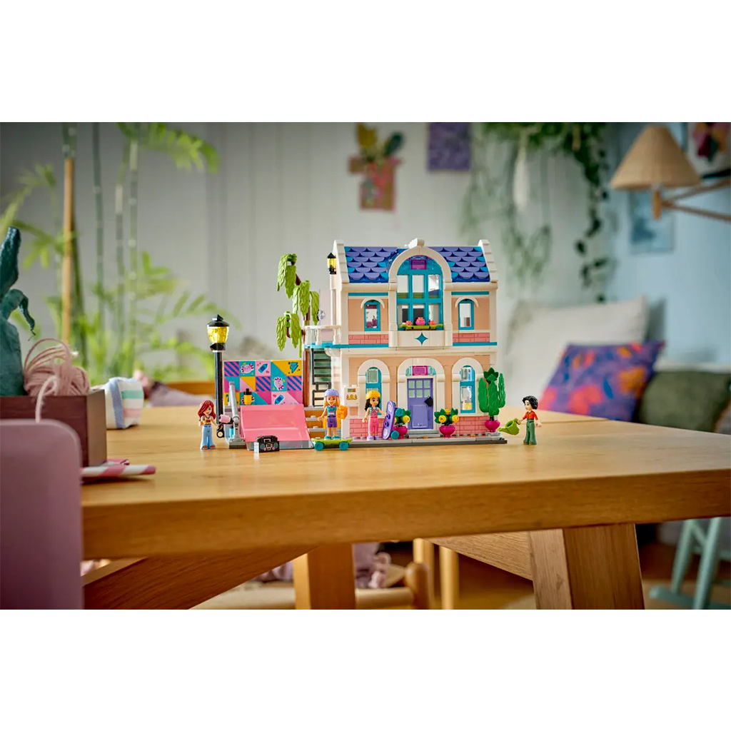 LEGO® Friends: Dom rodzinny Liann (42687) kép 8