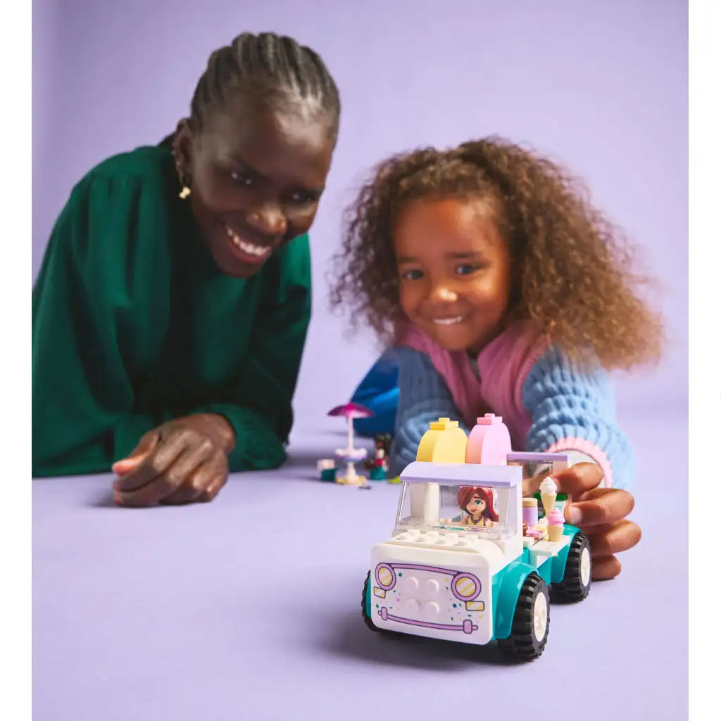 LEGO® Friends: Wóz z lodami z Heartlake City (42644) kép 3