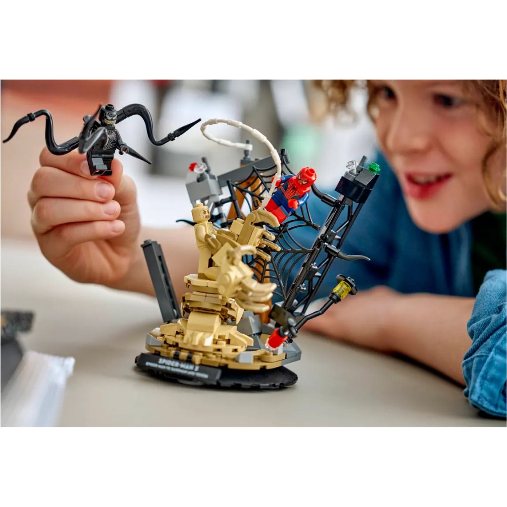 LEGO® Marvel: Wielka bitwa Spider-Mana i Sandmana (76334) kép 4