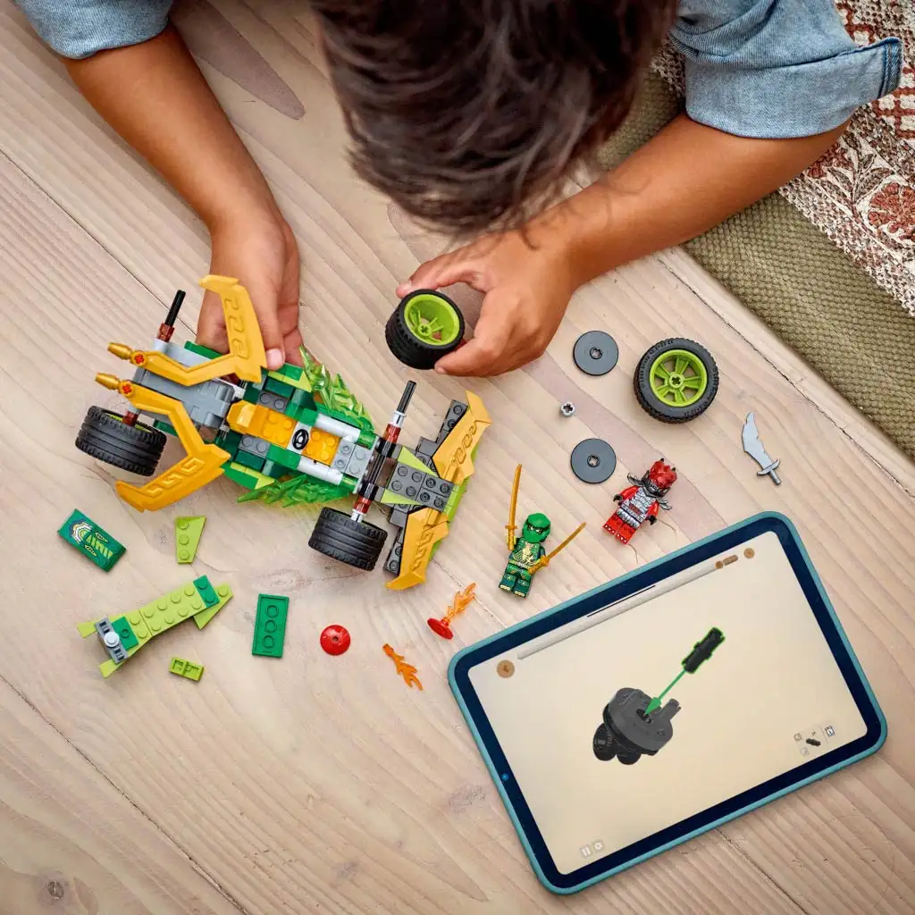 LEGO® Ninjago: Wyścigówka z napędem wstecznym Lloyda (71828) kép 3