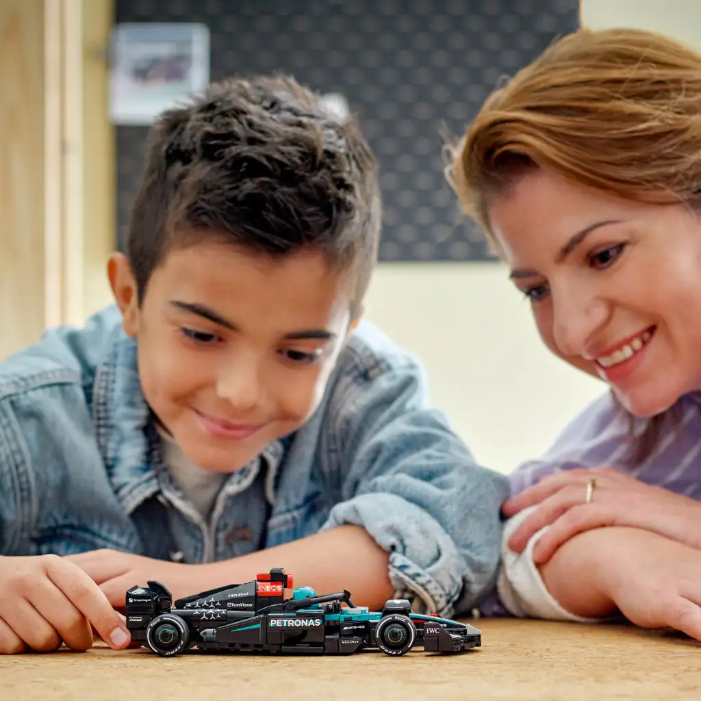 LEGO® Speed Champions: Mercedes-AMG F1® W15 samochód wyścigowy (77244) kép 6