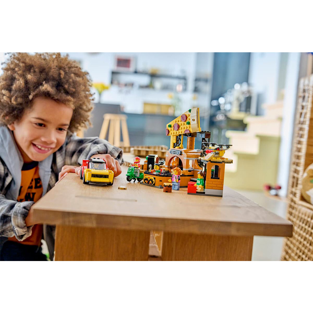 LEGO® City: Pizzeria z pojazdami dostawczymi (60496) kép 7