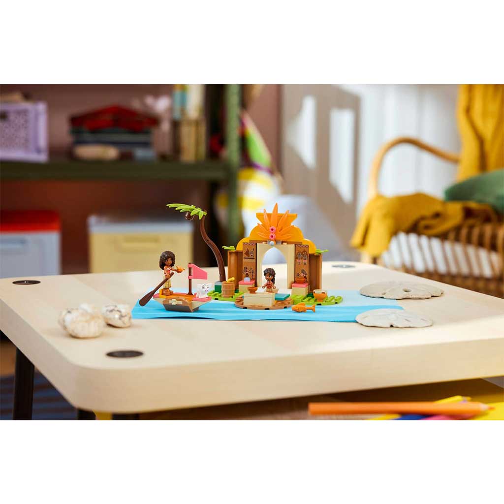 LEGO® Disney™: Wiejski dom i tratwa (43282) kép 4
