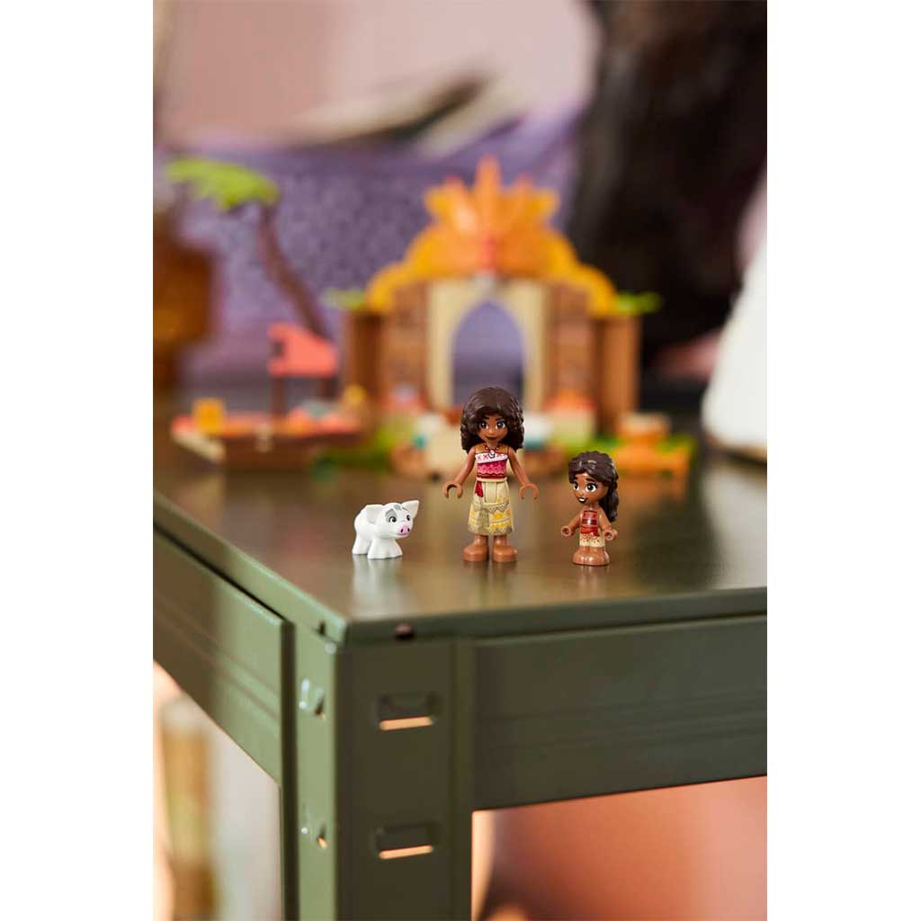 LEGO® Disney™: Wiejski dom i tratwa (43282) kép 5