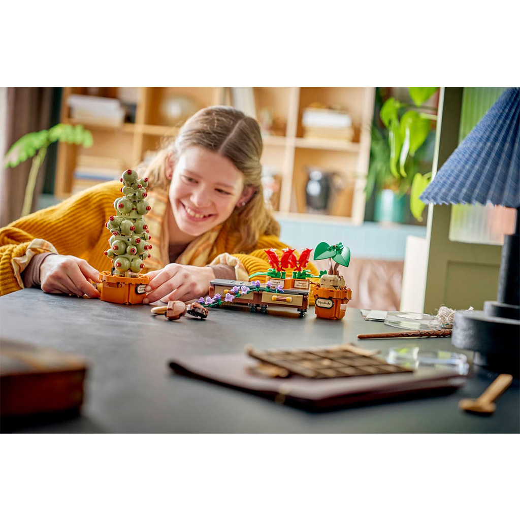 LEGO® Harry Potter™: Rośliny z lekcji zielarstwa w Hogwarcie™ (76474) kép 5