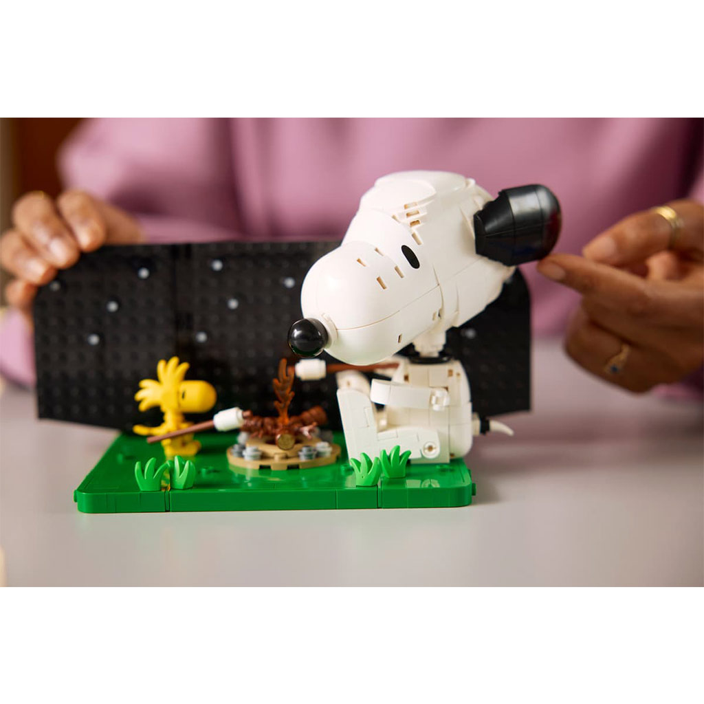 LEGO® Ideas: Peanuts: Budka Snoopyego (21368) kép 12