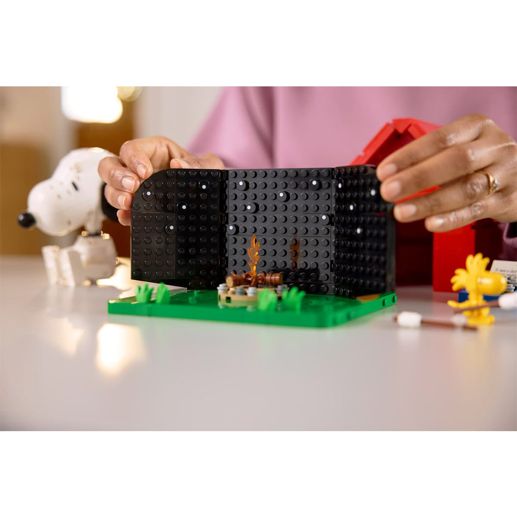 LEGO® Ideas: Peanuts: Budka Snoopyego (21368) kép 13