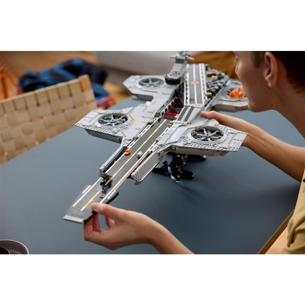 LEGO® Marvel: Latający lotniskowiec S.H.I.E.L.D. (76354) kép 9