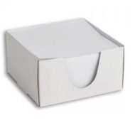 Notatnik w kostce 9×9×5 cm, 500 kartek, w białym pudełku.